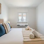 Appartement Modern 1bdr With Sea View In By Lovelystay