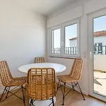 Appartement Modern 1bdr With Sea View In By Lovelystay