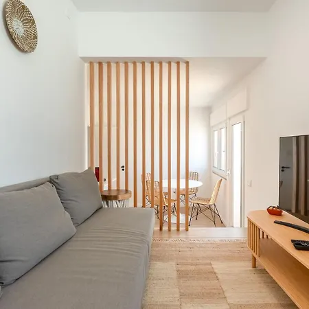 Modern 1bdr With Sea View In By Lovelystay