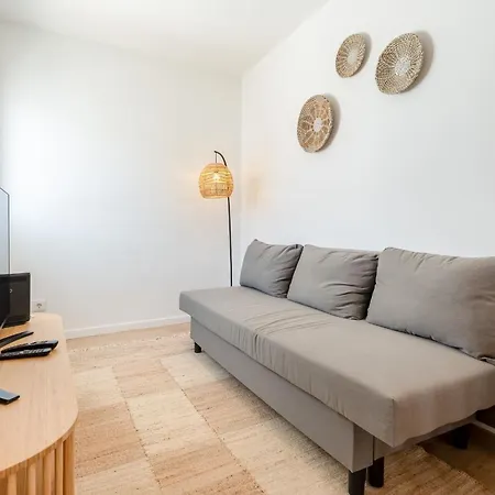 Modern 1bdr With Sea View In By Lovelystay *