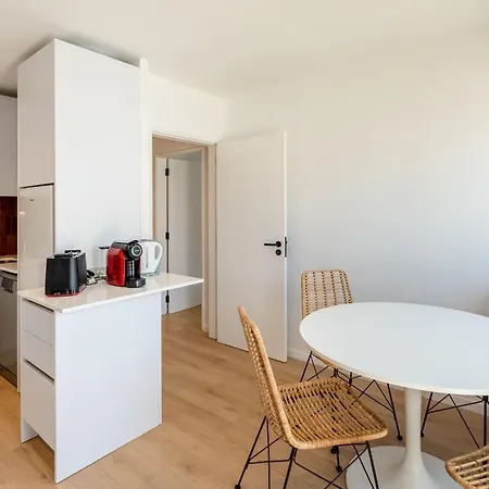 Daire Modern 1bdr With Sea View In By Lovelystay